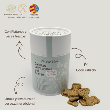 Bote de galletas naturales para perros del huerto junto a galletitas en forma de hueso, hechas con plátanos, peras frescas, coco, linaza y levadura de cerveza. Muestra los sellos de elaboración artesanal valenciana sin colorantes.