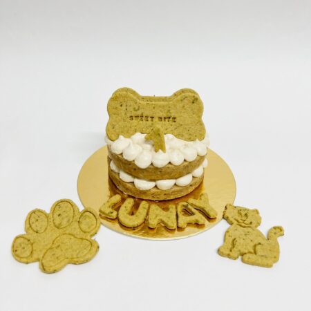 tarta para gatos de atún con gambas decorada por repostera felina