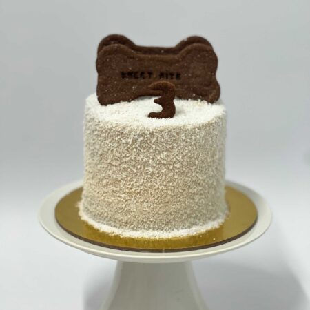 Parte trasera Tarta para perros de conejo y coco, con galletas naturales de algarroba