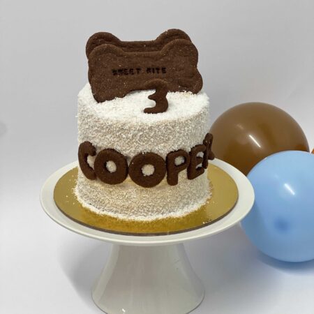 Tarta para perros de conejo y coco, con galletas naturales de algarroba