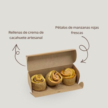Infografía explicativa de las Rosas Frutales para perros, destacando el relleno de crema de cacahuete artesanal y los beneficios de la linaza para el pelo.